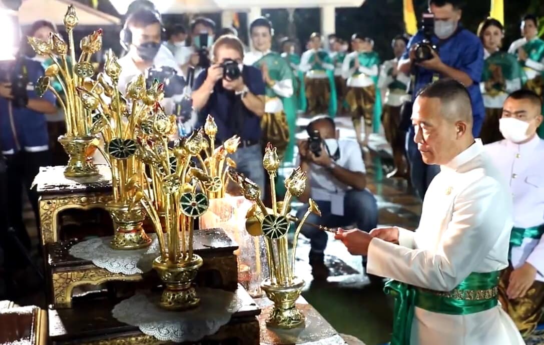 พลังศรัทธาอันยิ่งใหญ่ ชาวเพชรบูรณ์ 2,565 คน รำถวายพระพุทธมหาธรรมราชา งานประเพณีอุ้มพระดำน้ำ ปี 2565