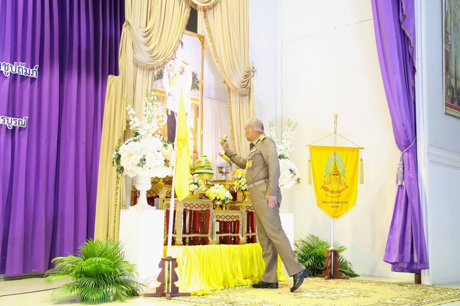 องคมนตรีตรวจเยี่ยมโรงเรียนราชประชานุเคราะห์ 57 จังหวัดเพชรบูรณ์ ติดตามผลการดำเนินงานด้านการจัดการศึกษาและการพัฒนาคุณภาพชีวิตของนักเรียน